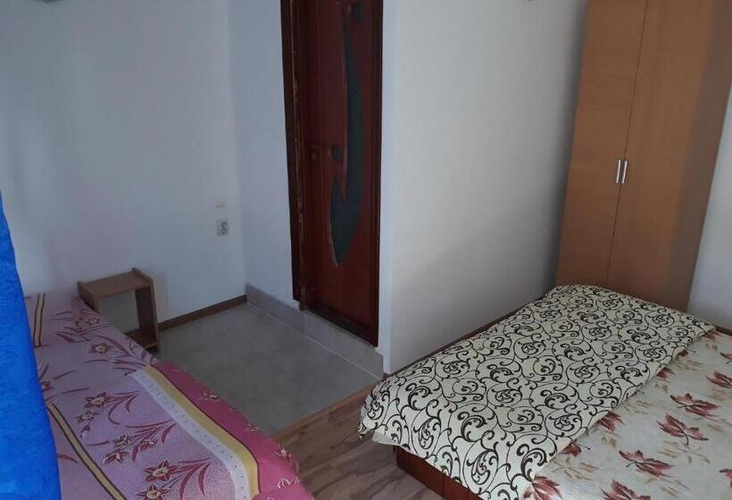 标准三人间, Casa Razvan Vama Veche