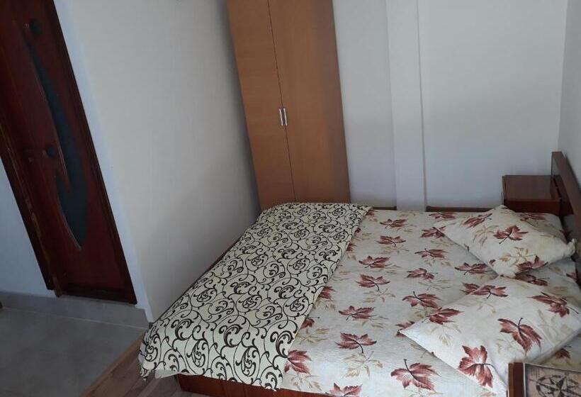 标准三人间, Casa Razvan Vama Veche