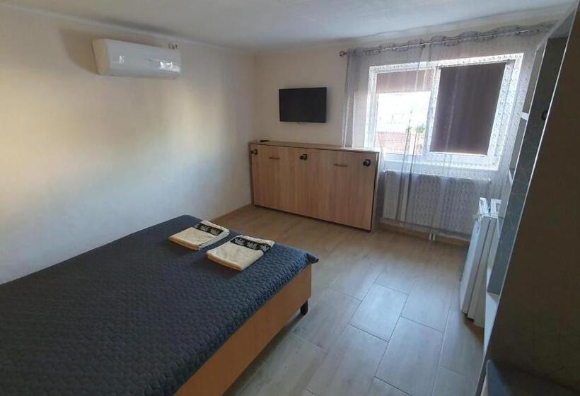 标准三人间, Casa Razvan Vama Veche