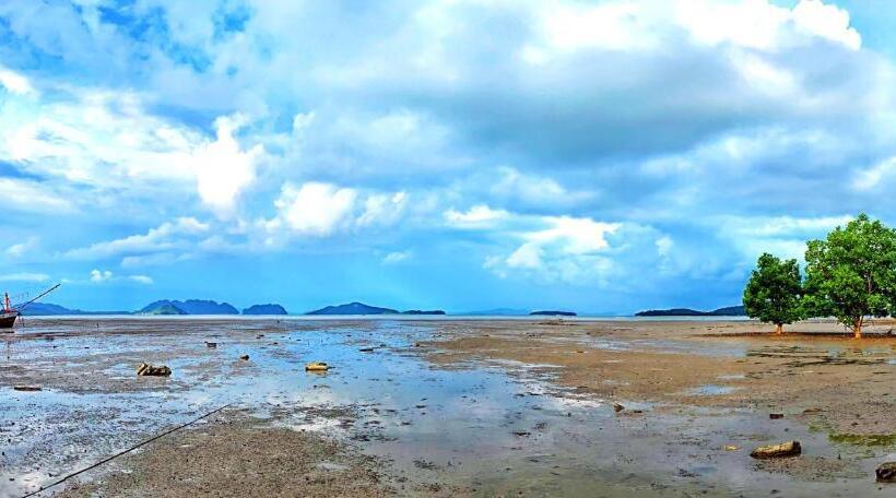 غرفة قياسية مطلّة علي البحر, Lanta Sabai Day House