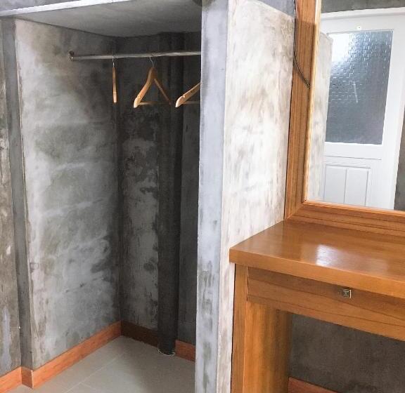 غرفة ديلوكس مزودة بشرفة, Lanta Sabai Day House