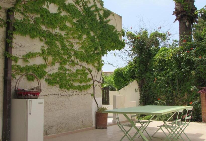 اتاق استاندارد با بالکن و چشم‌انداز دریا, Villa Majata