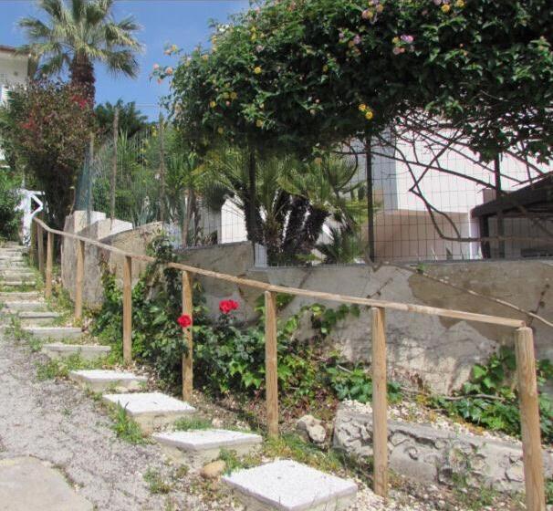 海景标准间带阳台, Villa Majata