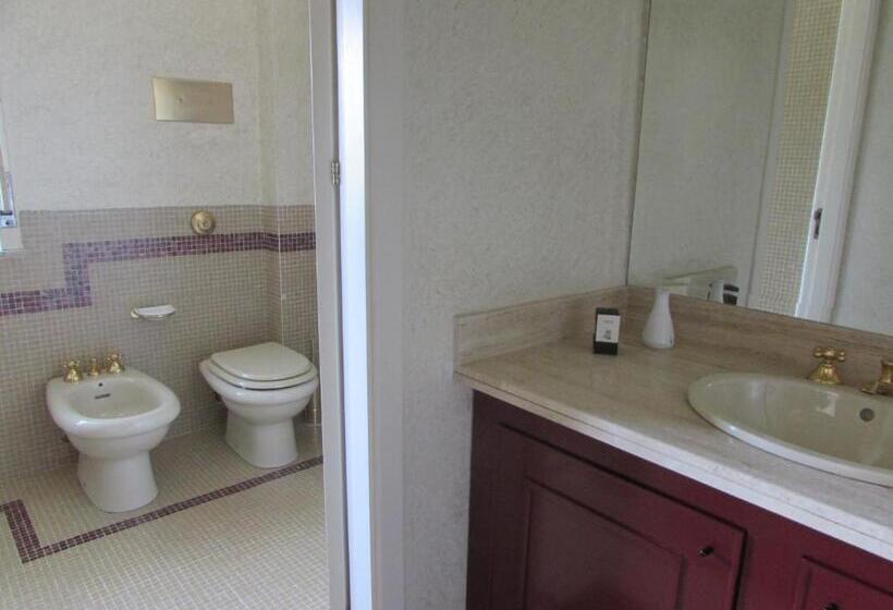 海景标准间带阳台, Villa Majata