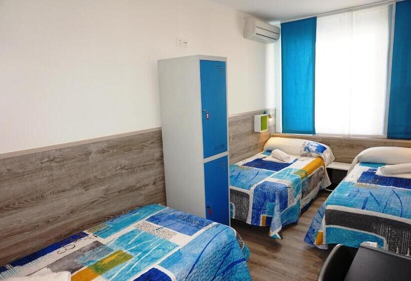 اتاق استاندارد سه تخته با سرویس بهداشتی مشترک, Muchomadrid