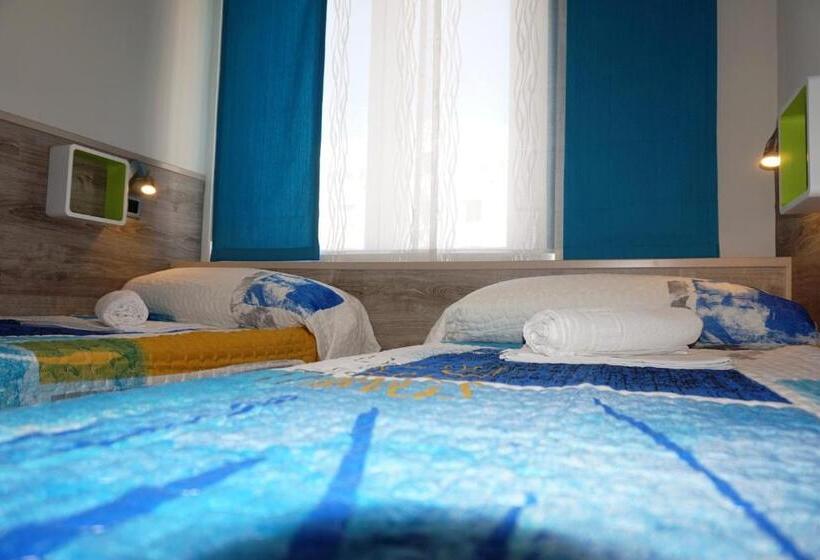 اتاق استاندارد سه تخته با سرویس بهداشتی مشترک, Muchomadrid