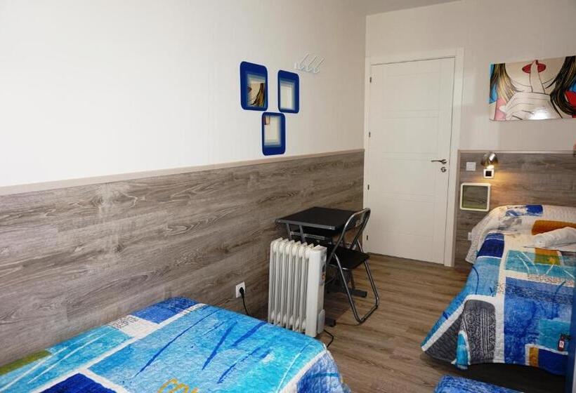 اتاق استاندارد سه تخته با سرویس بهداشتی مشترک, Muchomadrid