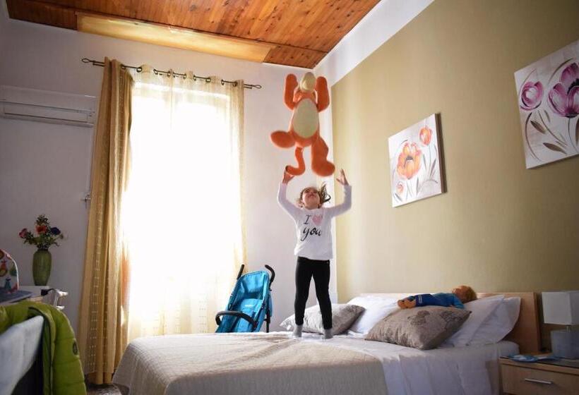 اتاق استاندارد سه نفره, Actinia Accommodation