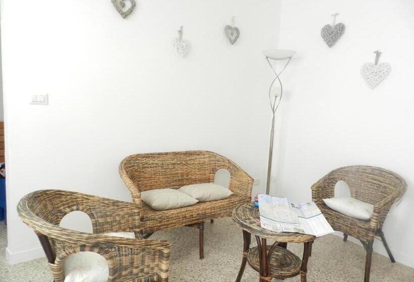 اتاق استاندارد چهار تخته, Actinia Accommodation