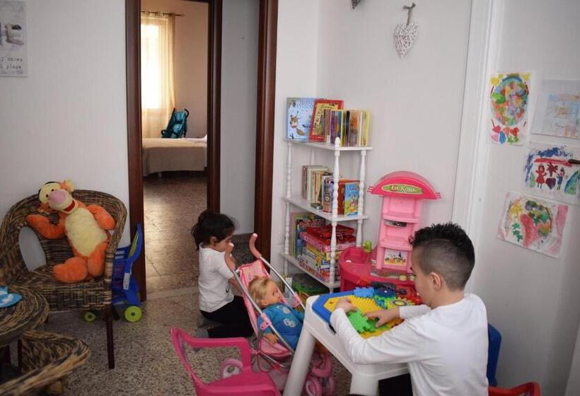 חדר סטנדרט לארבעה, Actinia Accommodation