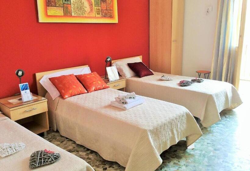 חדר סטנדרט לשלושה עם מרפסת, Actinia Accommodation