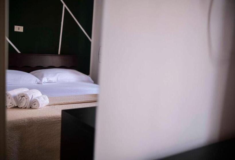 غرفة أساسية, Rooms 20 Settembre