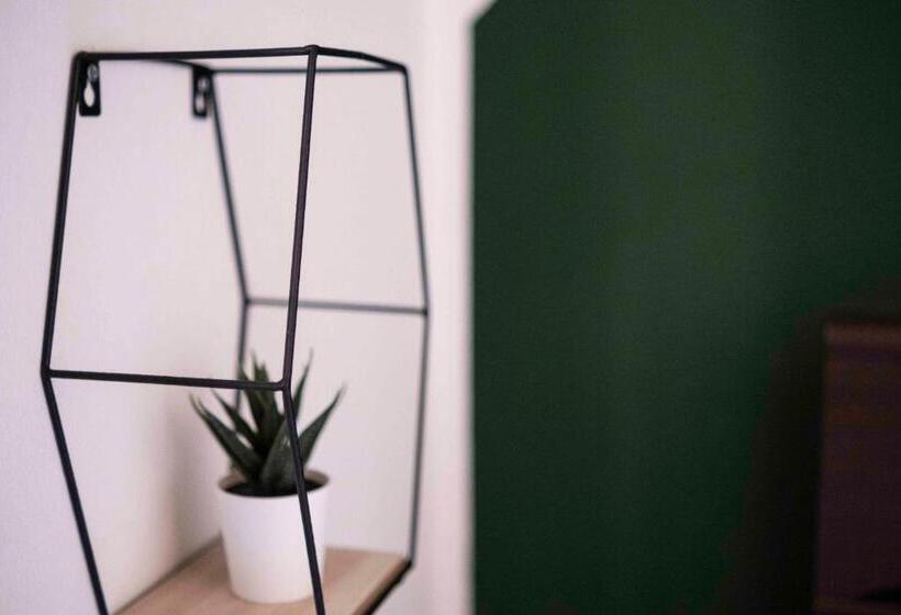 غرفة أساسية, Rooms 20 Settembre