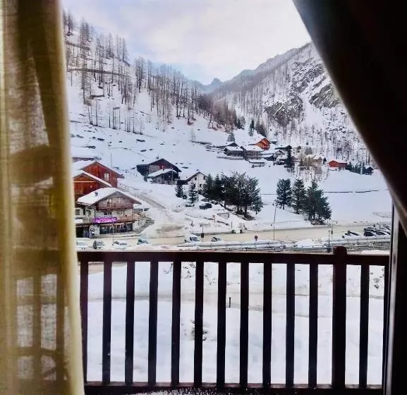 کلبه ییلاقی, Chalet Du Lys Hotel & Spa