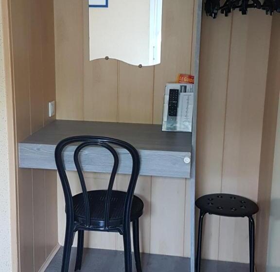 스탠다드 룸 더블 침대, Fasthotel Carcassonne