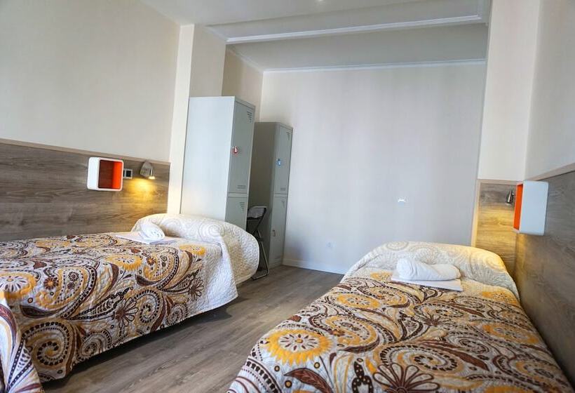 اتاق پایه چهارنفره با سرویس بهداشتی مشترک, Muchomadrid