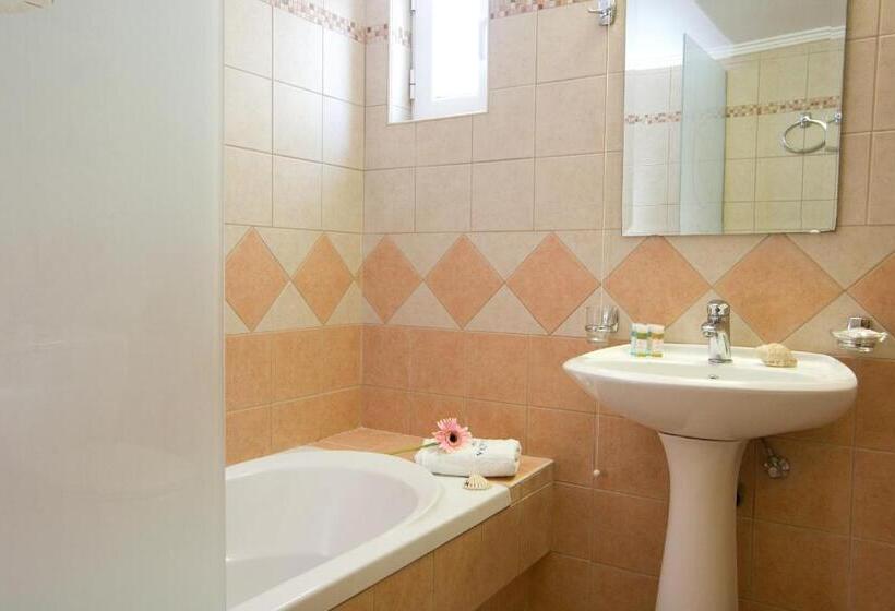 דירת שני חדרים, Adriatica