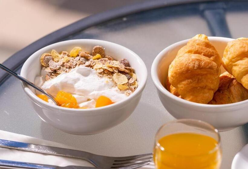 اتاق لوکس با چشمانداز دریا, Avalon Palace