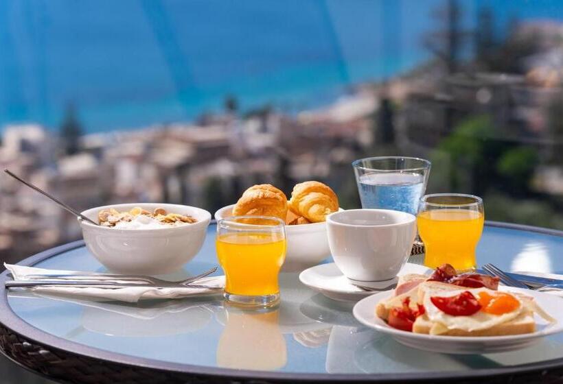 اتاق لوکس با چشم‌انداز دریا, Avalon Palace