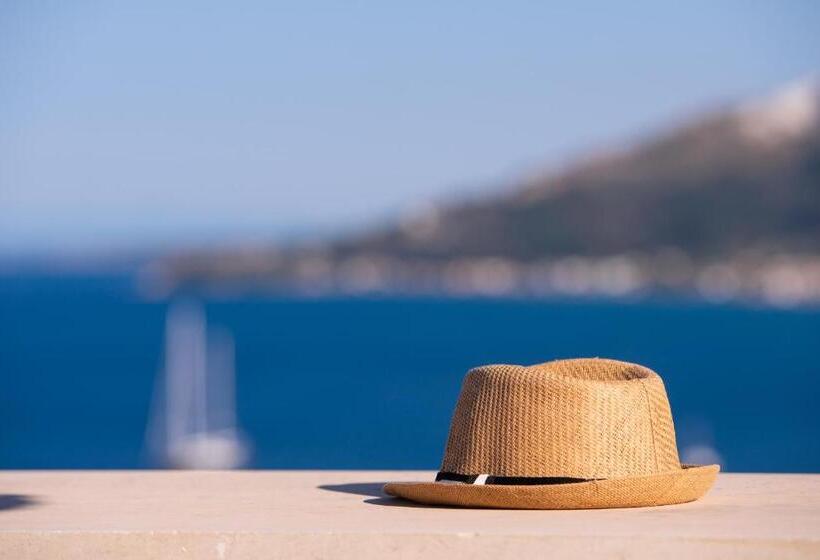 اتاق لوکس با چشمانداز دریا, Avalon Palace