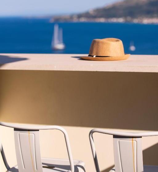 اتاق لوکس با چشمانداز دریا, Avalon Palace