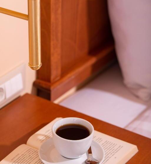 اتاق لوکس با چشمانداز دریا, Avalon Palace