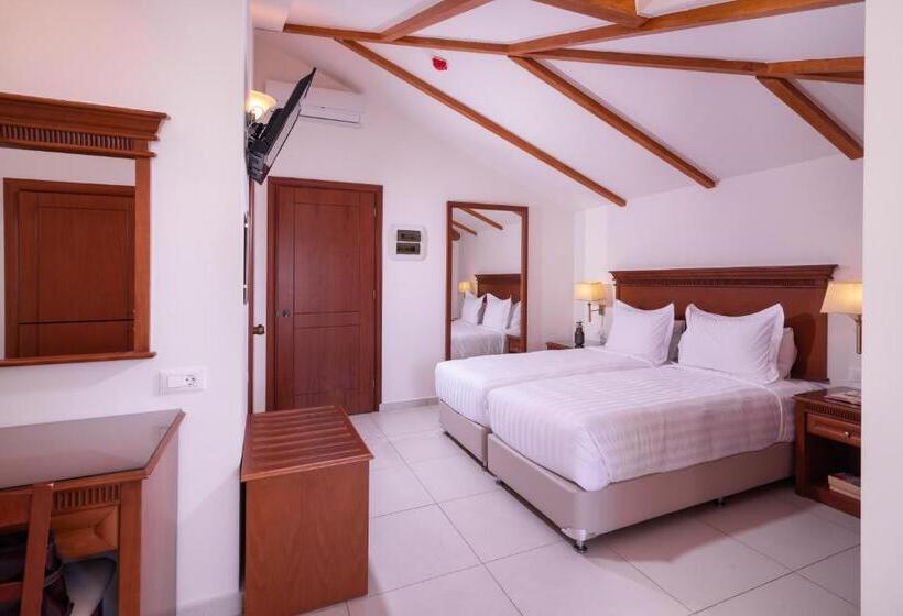 اتاق لوکس با چشمانداز دریا, Avalon Palace