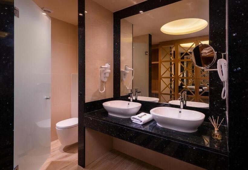 سوییت با چشمانداز دریا, Avalon Palace