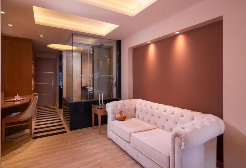 سوییت با چشمانداز دریا, Avalon Palace