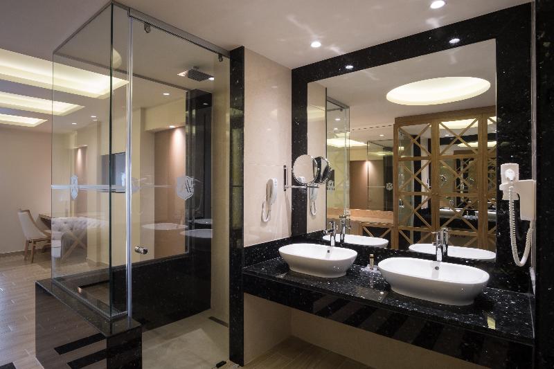 سوییت با چشمانداز دریا, Avalon Palace