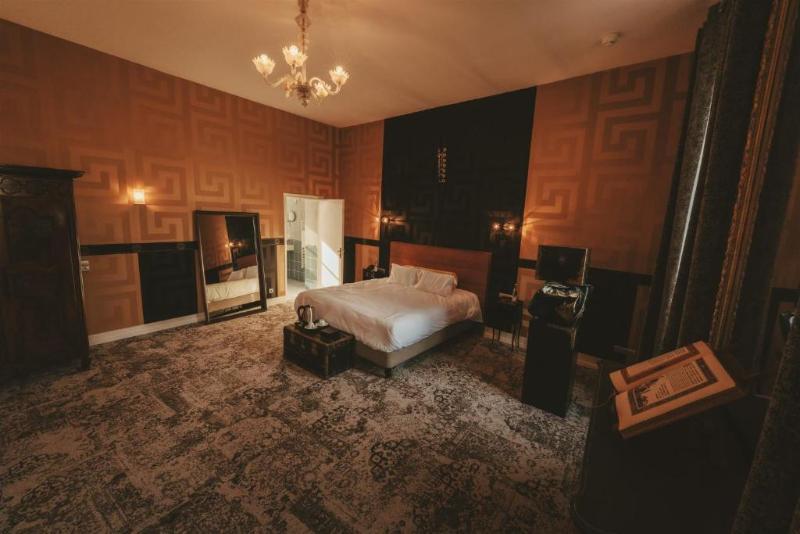 Люкс, Château De La Barge