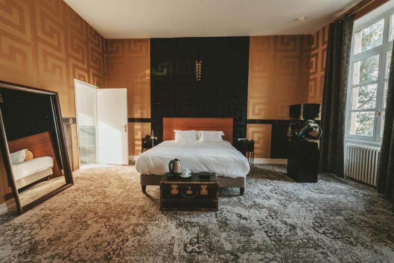 Люкс, Château De La Barge