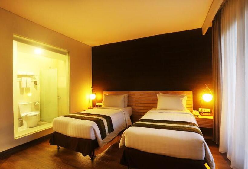 Вилла 4 Спальни, Grand Whiz Hotel Nusa Dua Bali