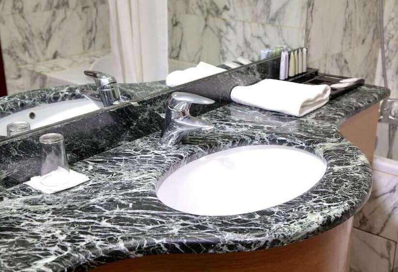 سوییت اجرایی, Lancaster Ouaga 2000