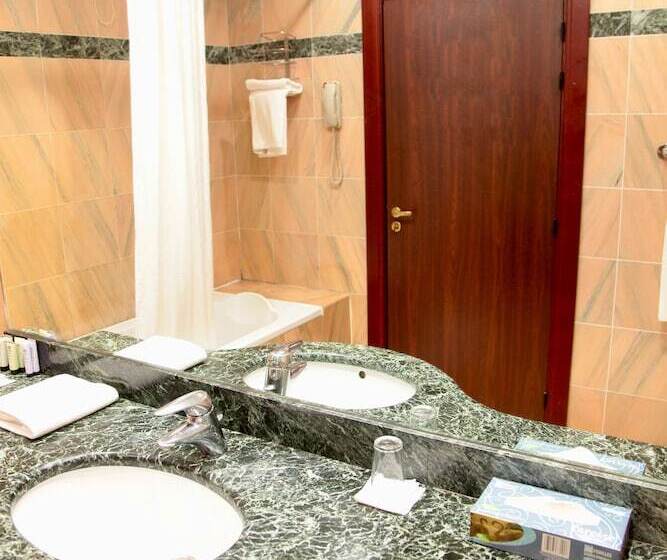 اتاق استاندارد, Lancaster Ouaga 2000