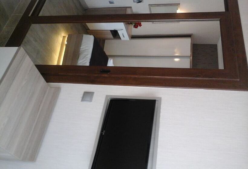 اتاق ساده سه نفره, Olimpiyat Hotel Izmir