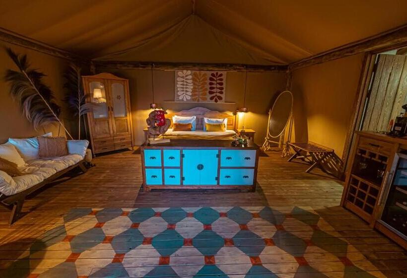 מיטת קינג בסוויטה, Perdue