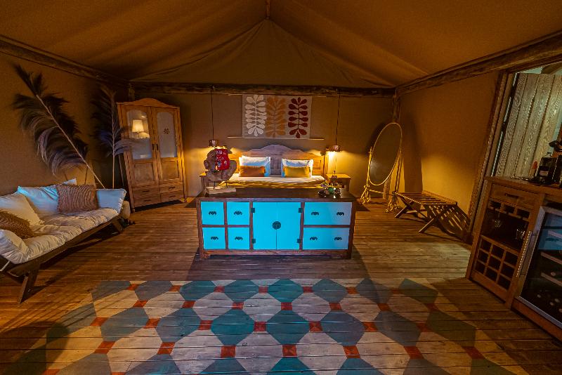 מיטת קינג בסוויטה, Perdue