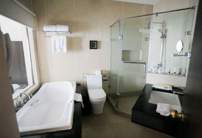 디럭스 룸, The Lake Hotel Tagaytay