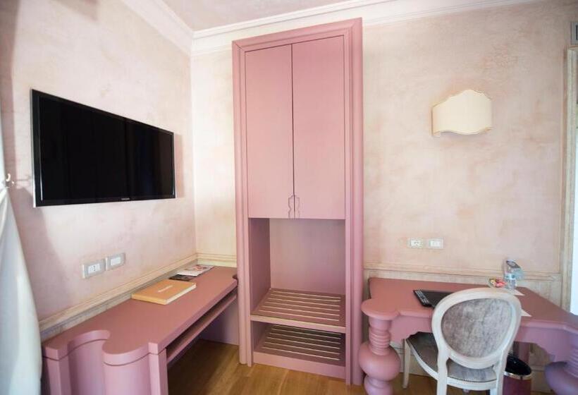 غرفة ديلوكس مطلّة علي البحر, Villa Lattanzi