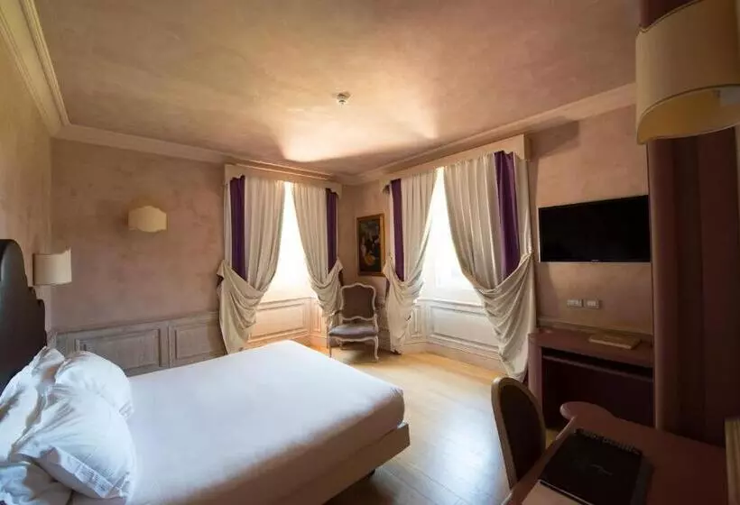 اتاق لوکس با چشمانداز دریا, Villa Lattanzi