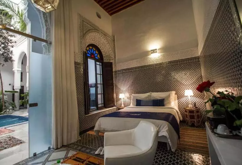 سوییت با چشم‌انداز استخر, Riad Braya