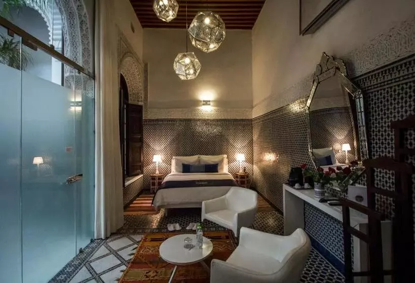 سوییت با چشم‌انداز استخر, Riad Braya