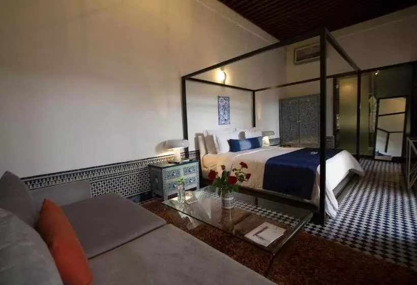 سوییت لوکس, Riad Braya