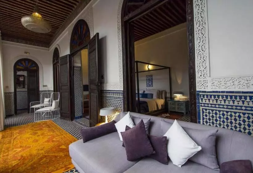 سوییت لوکس, Riad Braya