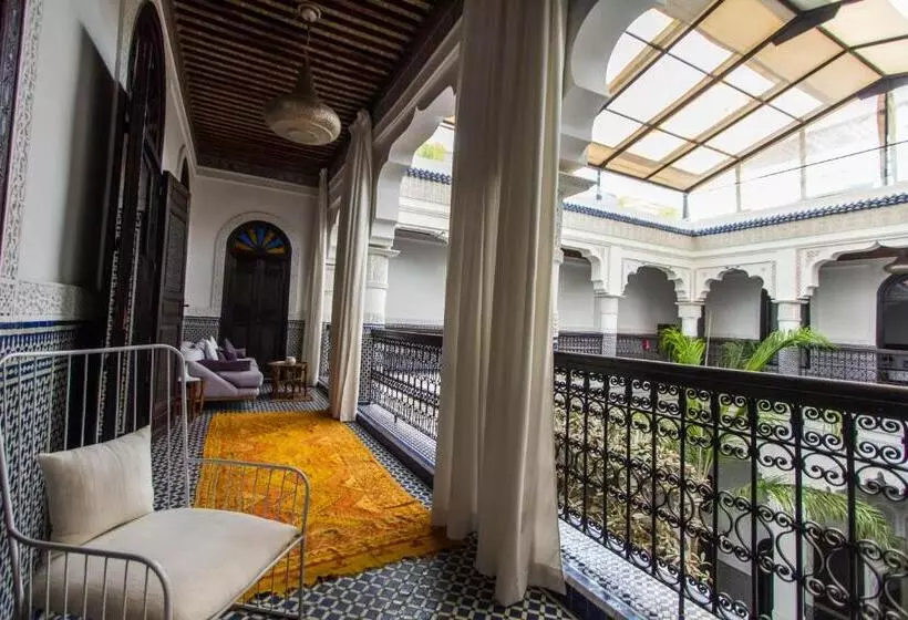 سوییت لوکس, Riad Braya