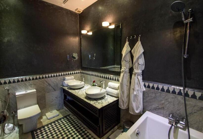 سوییت لوکس, Riad Braya