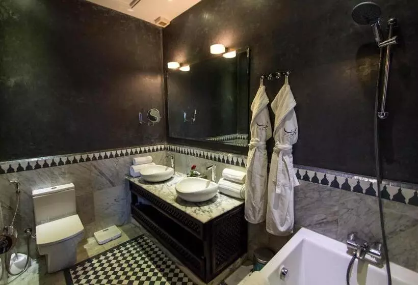 سوییت لوکس, Riad Braya