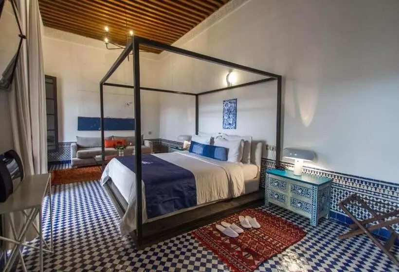 سوییت لوکس, Riad Braya