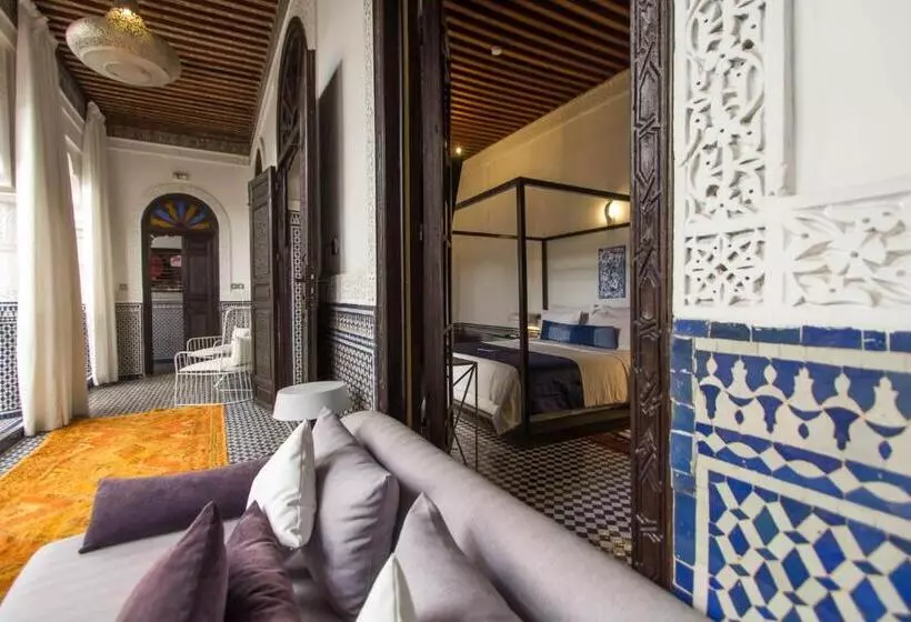 سوییت لوکس, Riad Braya